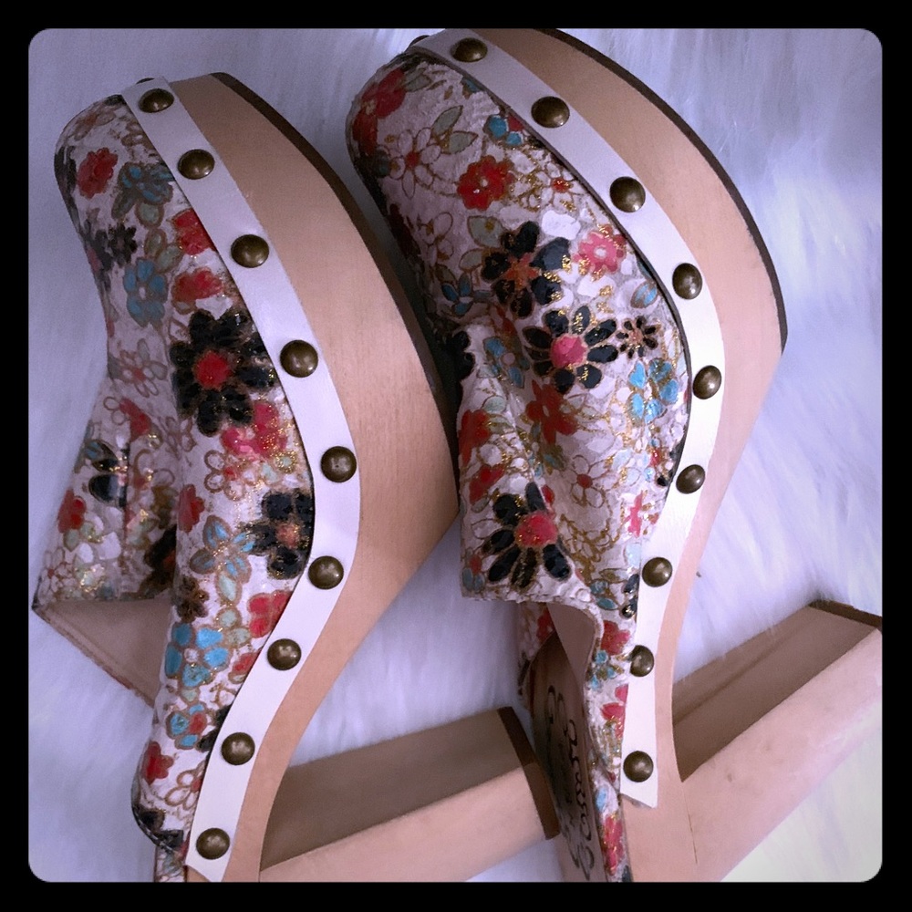 Clogs